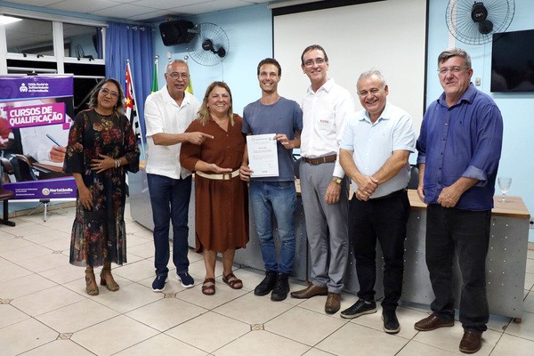 Hortolândia entrega certificados aos aprendizes para mercado de trabalho