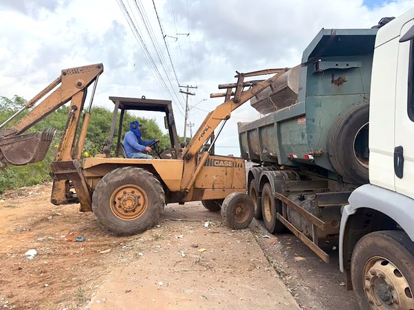 Hortolândia realiza retirada de material irregular despejado na região do Jardim Novo Ângulo