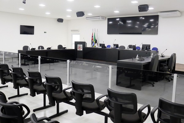 Câmara de Nova Odessa sobe salários dos assessores e cria auxílio-saúde