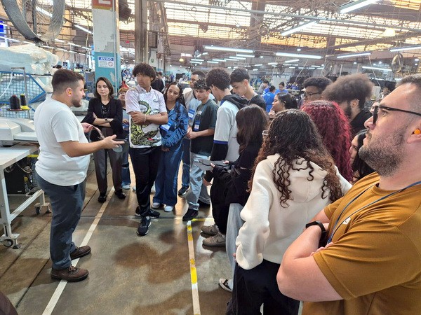 Hortolândia retoma Turismo Industrial por meio da visita de alunos à empresa Safetline
