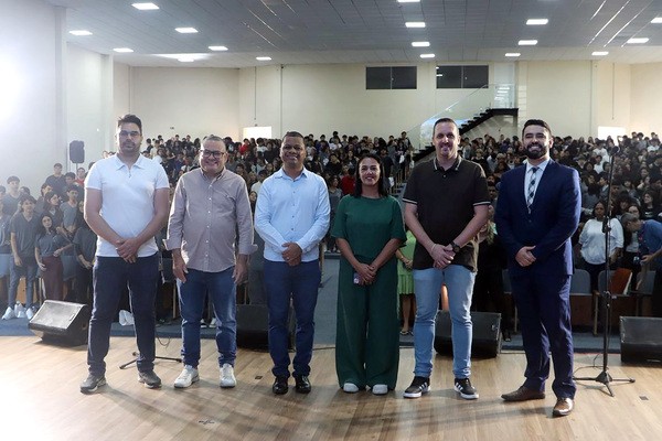 Alunos do 3º ano participam da 1ª Feira de Profissões de Hortolândia
