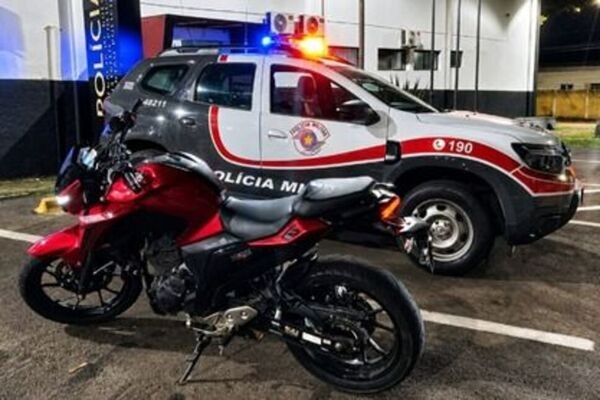 Menores são apreendidos após perseguição a moto roubada em Sumaré