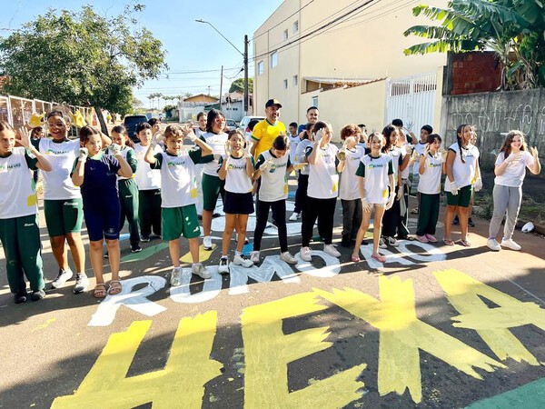 Ruas próximas a escolas ganham cores em alusão à Copa do Mundo em Sumaré