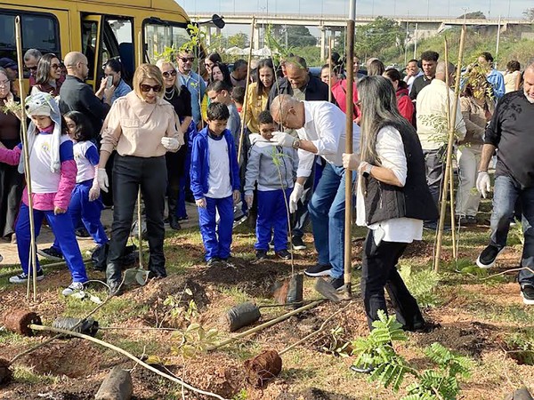 Hortolândia comemora meio ambiente com plantio de 3ª microfloresta urbana