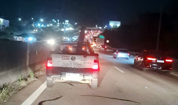Mulher morre após ser atropelada na Rodovia SP-101, em Hortolândia