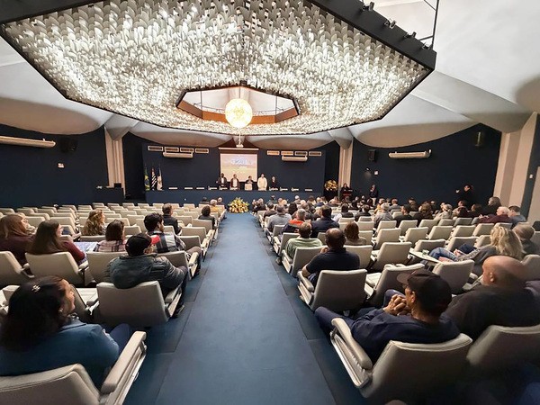 Leitinho participa da celebração de 121 anos do Instituto de Zootecnia