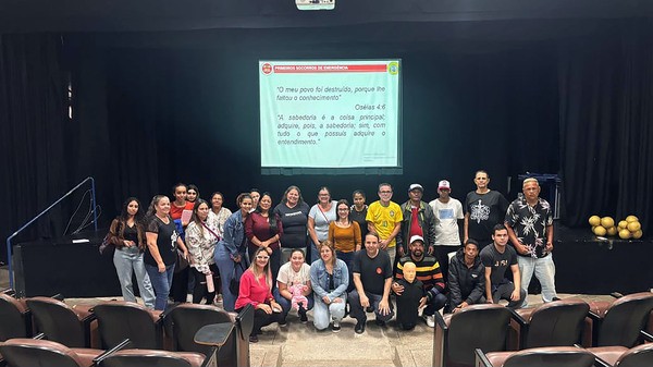 Bolsistas do Acerte fazem curso de primeiros socorros em Hortolândia