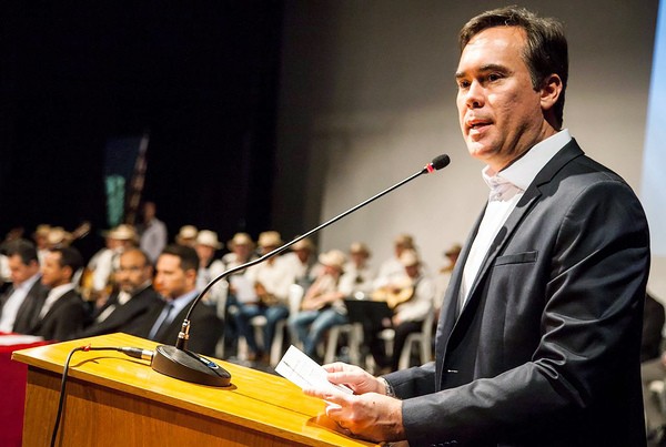 Denis Andia reúne experiência local e atuação nacional na gestão pública